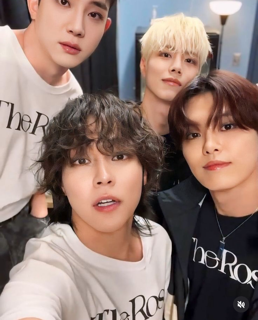 THE ROSE PLAYERA BLANCA / NEGRA BORDADA