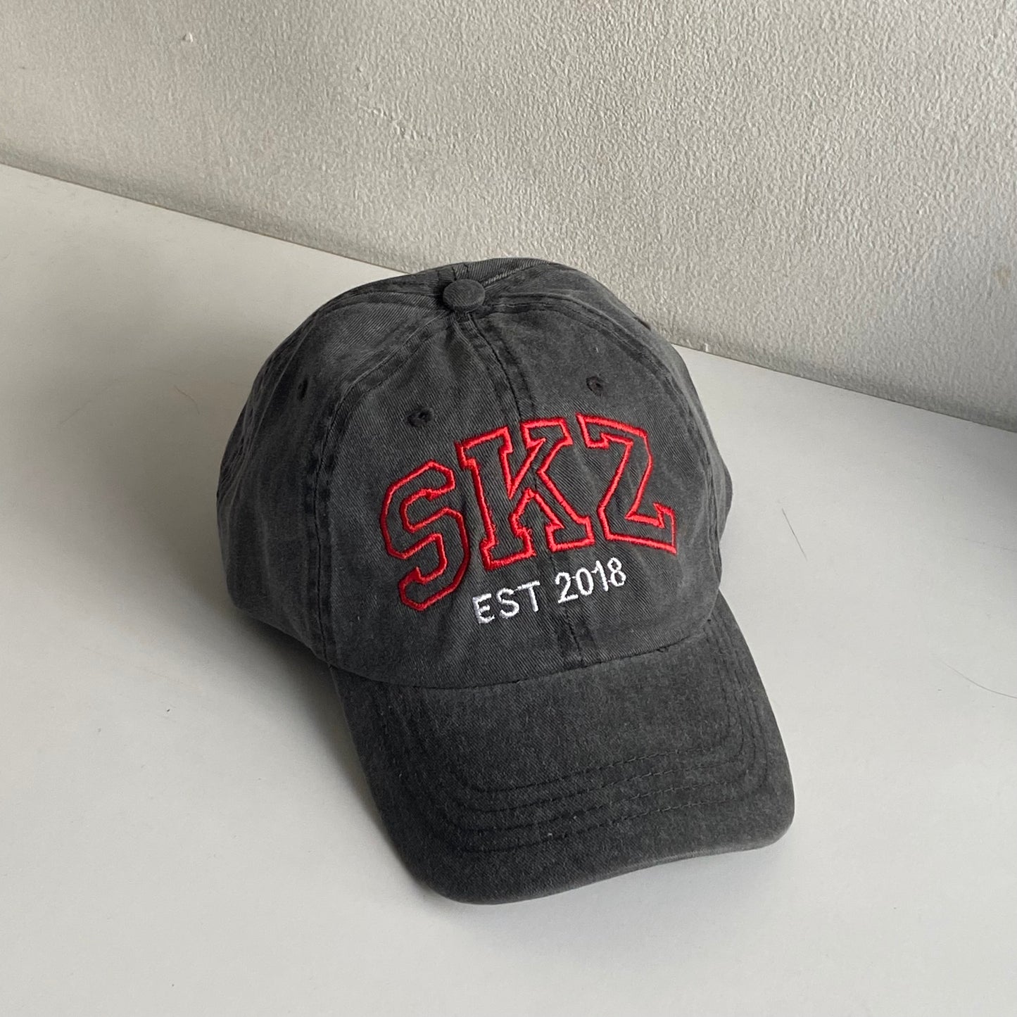 SKZ STRAY KIDS GORRA BORDADA