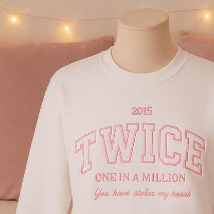 TWICE ONE IN A MILLION SUDADERA BLANCA BORDADA