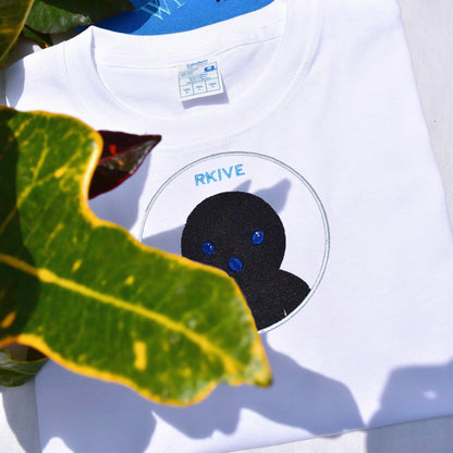 RM RKIVE TERNURIN PLAYERA BLANCA BORDADA bts