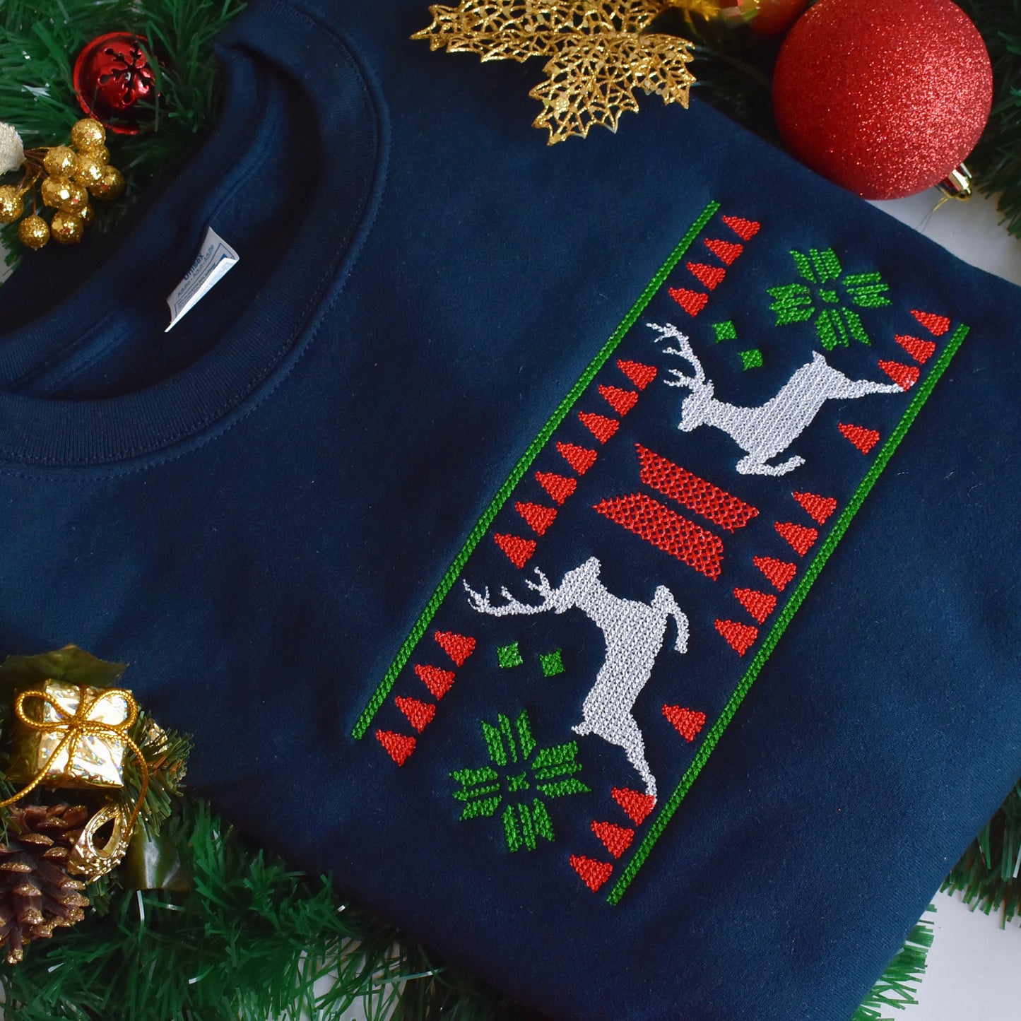 BTS UGLY CHRISTMAS SWEATER SUDADERA BORDADA