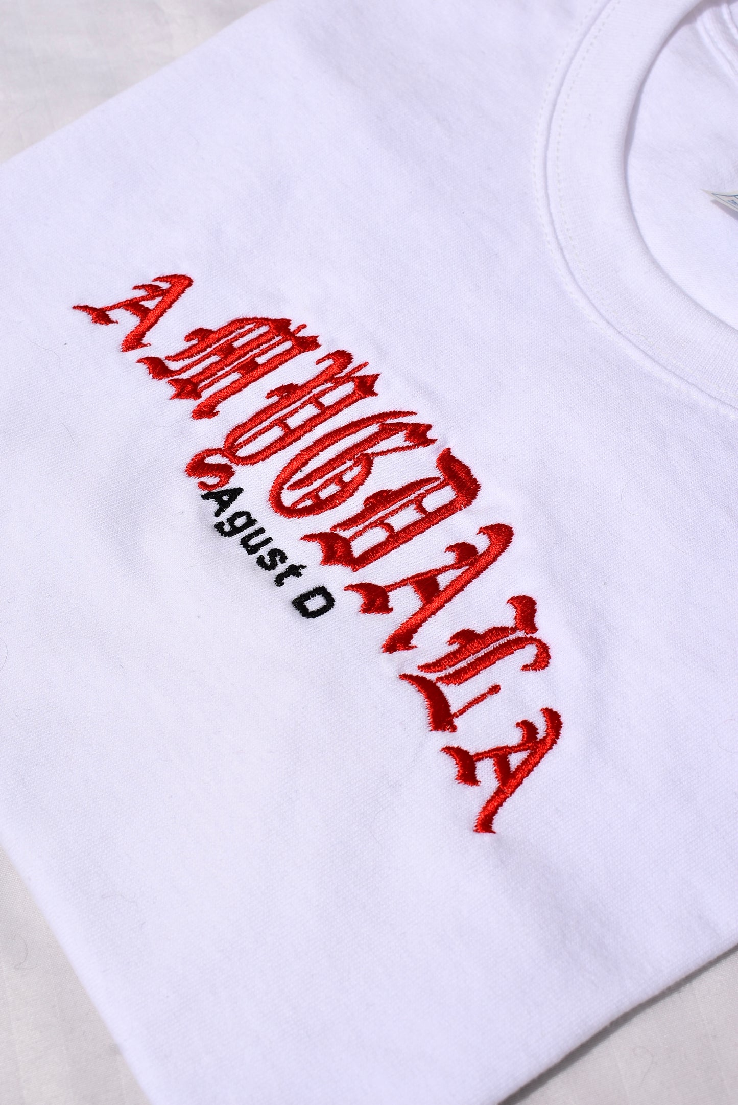 AMYGDALA AGUST D PLAYERA BLANCA BORDADA