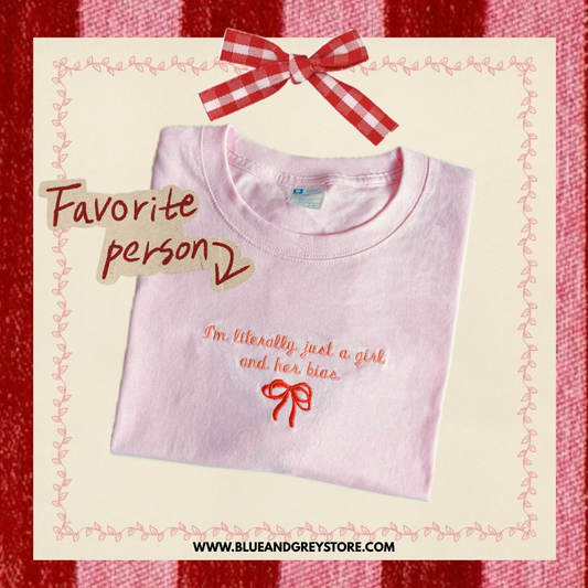 GIRL WITH HER BIAS - CUPID COLLECTION PLAYERA ROSA BORDADA MANGA CORTA