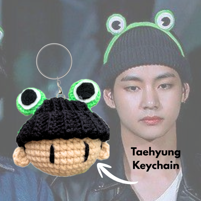 TAEHYUNG V RANITA BTS CROCHET LLAVERO 10x10CM