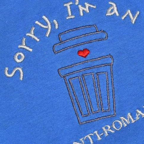 ANTI-ROMANTIC TXT PLAYERA BORDADA