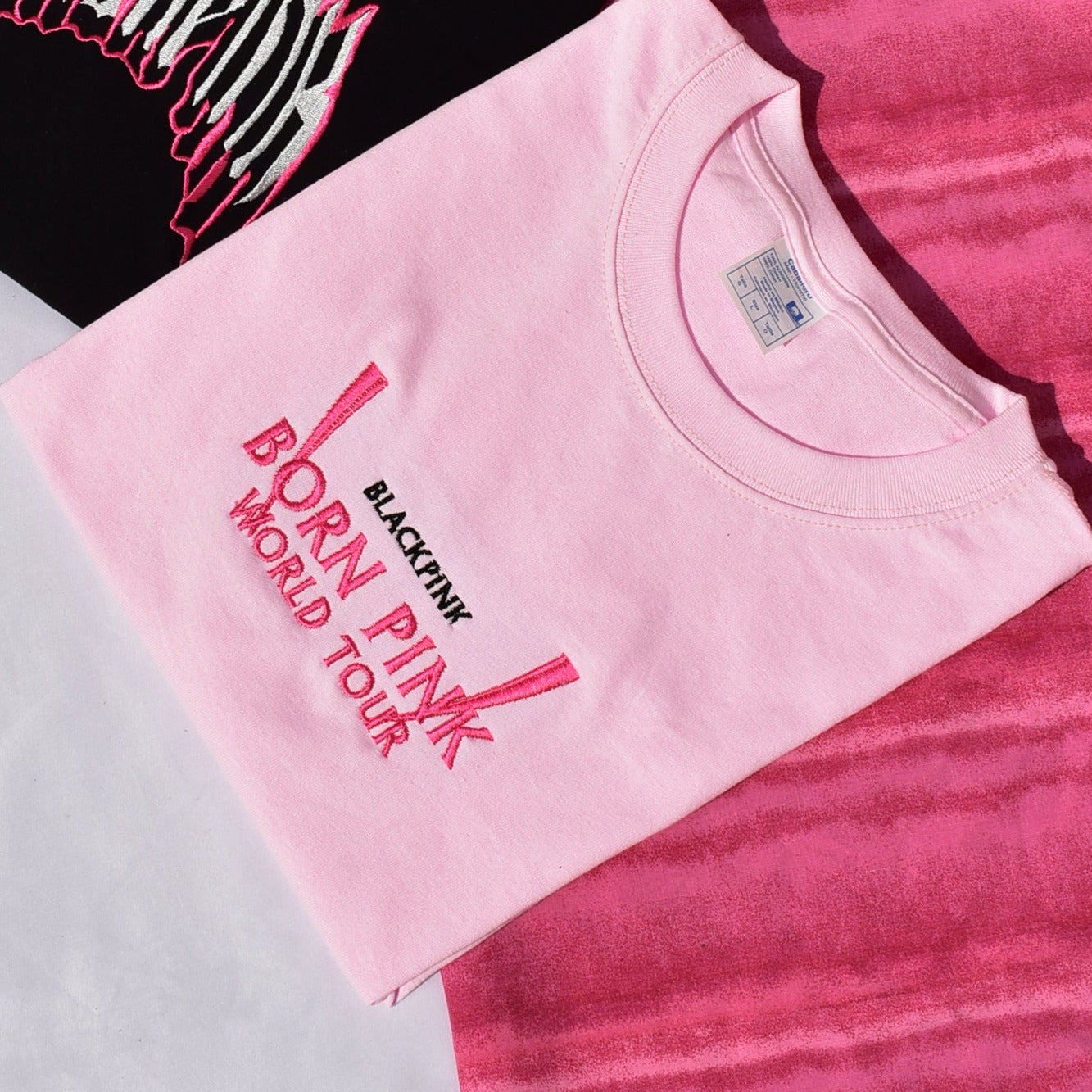 BORN PINK PLAYERA ROSA BORDADA UNISEX